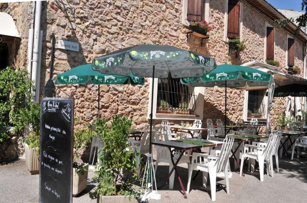 Les Pins restaurant et chambre d'hôtes Sillans-la-Cascade Exterior foto